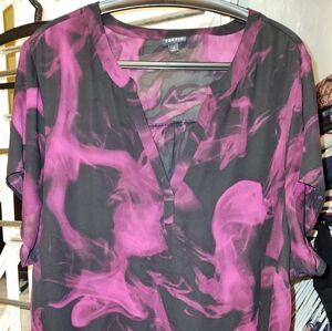 EUC Torrid Harper V Neck Flutter Sleeve Black and Purple Blouse Shirt Sz 4